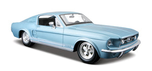 Auto Ford Mustang GT 1967